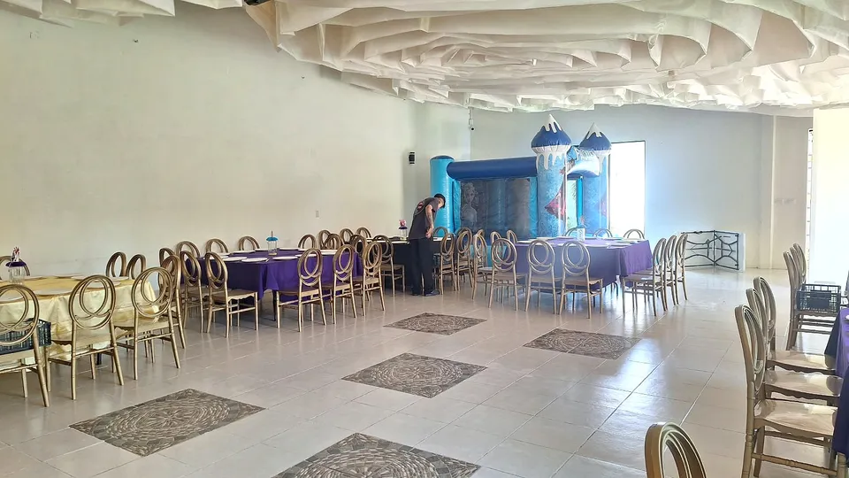 Montaje infantil en azul en El Jardín de los Abuelos.