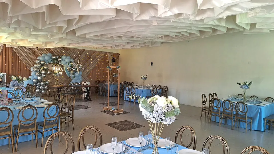 Salón listo para los XV en El Jardín de los Abuelos.