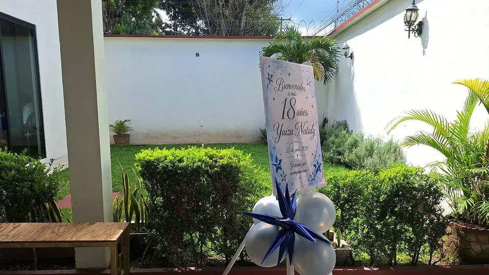 Bienvenida de 18 años en El Jardín de los Abuelos.